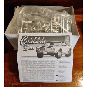 AMT Chevrolet Camaro Z-28 1967 1/25 Model Kit #24444